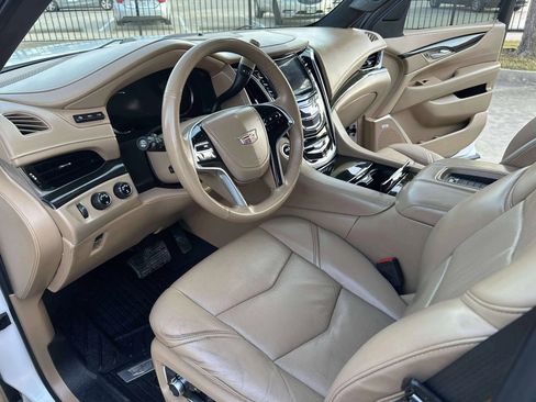Used 2018 Cadillac Escalade ESV Platinum image 19
