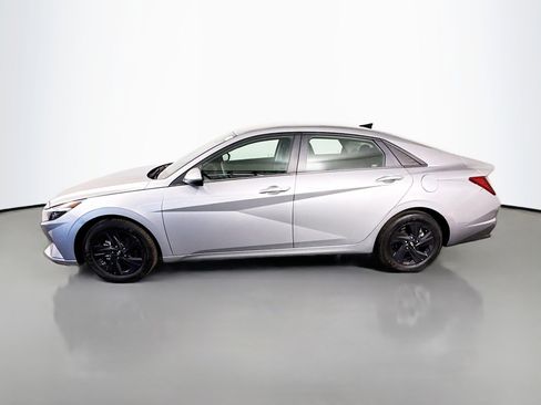 Used 2023 Hyundai Elantra SEL w/ Preferred Accessory Package image 6