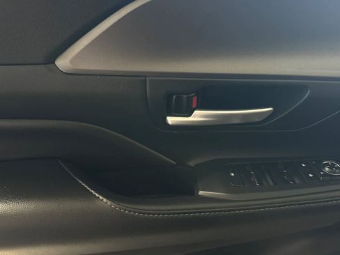 Used 2024 Toyota Grand Highlander XLE image 13