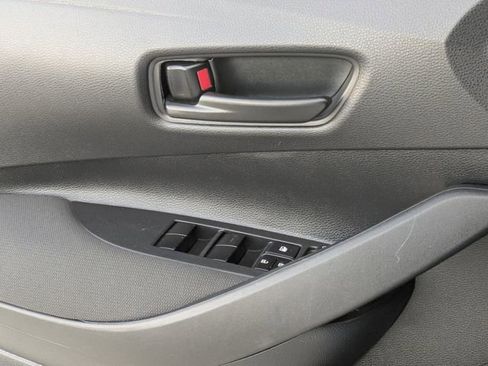 Used 2025 Toyota Corolla LE image 27