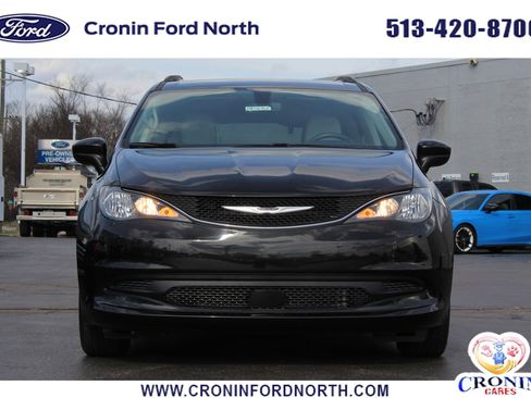 Used 2021 Chrysler Voyager Lxi image 2