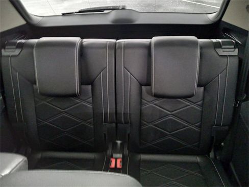 Used 2025 Volkswagen Atlas SE image 15