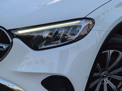 Used 2024 Mercedes-Benz GLC 300 4MATIC image 10