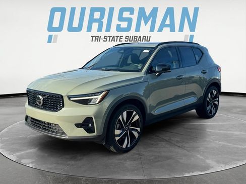 Used 2023 Volvo XC40 B5 Plus w/ Climate Package AWD/4WD image 2