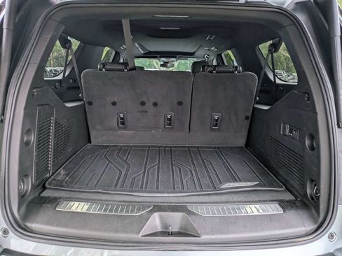 Used 2023 Chevrolet Suburban Premier AWD/4WD image 12