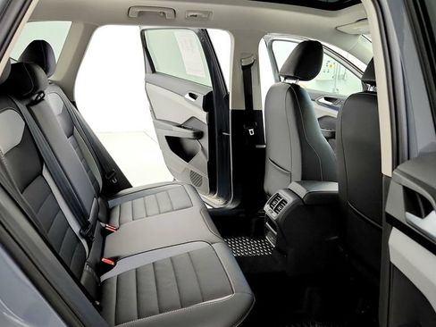 Used 2022 Volkswagen Taos SEL w/ Panoramic Sunroof Package AWD/4WD image 18