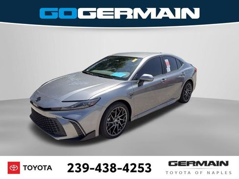 Used 2025 Toyota Camry SE FWD image 1