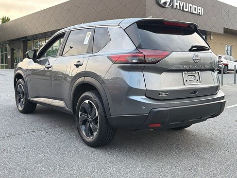 Used 2025 Nissan Rogue SV FWD image 5