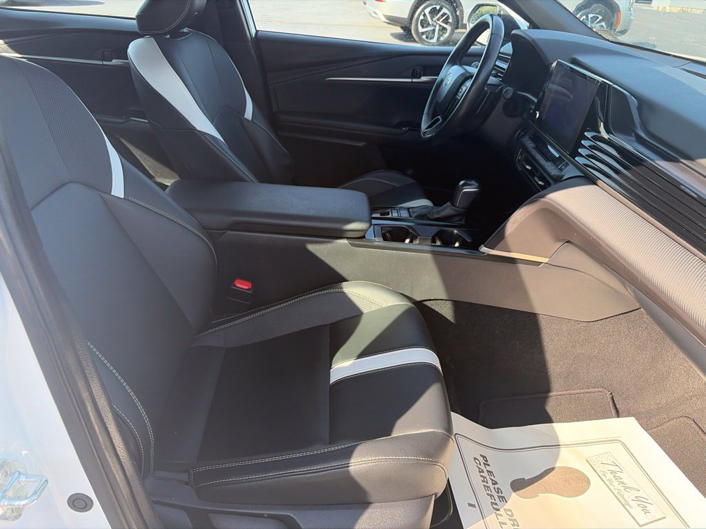 Used 2025 Toyota Camry SE FWD image 38