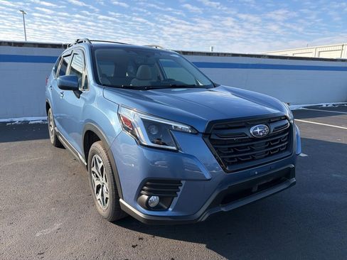 Used 2023 Subaru Forester Premium image 7