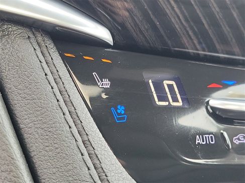 Used 2025 Cadillac XT6 Premium Luxury w/ Technology Package image 35