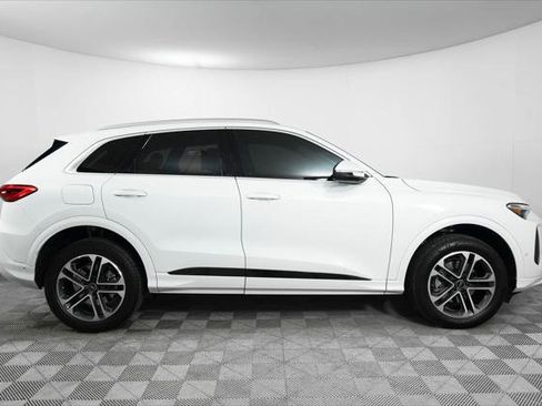 Certified 2025 Audi Q5 Premium image 8