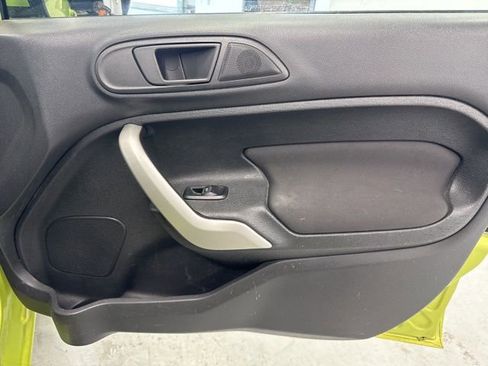 Used 2012 Ford Fiesta SE image 22