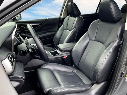 Used 2020 Subaru Outback Limited image 13