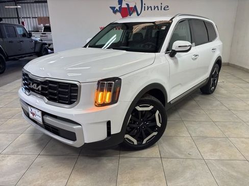 Used 2024 Kia Telluride S image 3