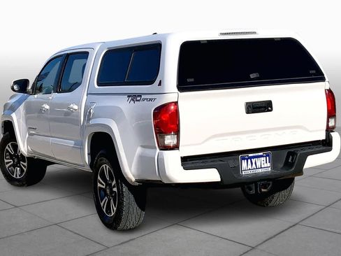 Used 2016 Toyota Tacoma TRD Sport w/ Towing Package image 11