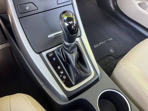 Used 2015 Hyundai Elantra Limited w/ Option Group 05 FWD image 16