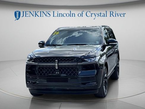 New 2026 Lincoln Navigator Reserve w/ Jet Appearance Package AWD/4WD image 13