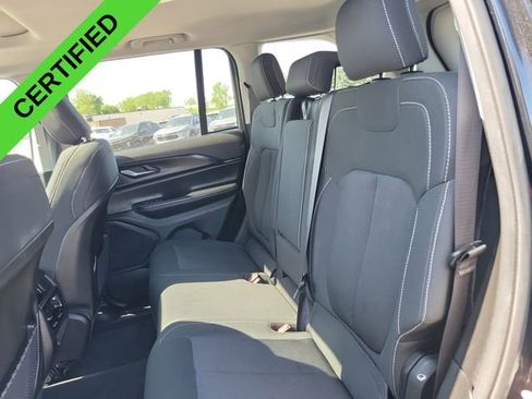 Used 2023 Jeep Grand Cherokee Laredo AWD/4WD image 29