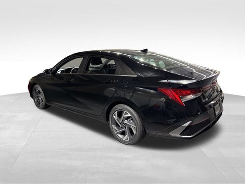 New 2026 Hyundai Elantra Limited FWD image 6