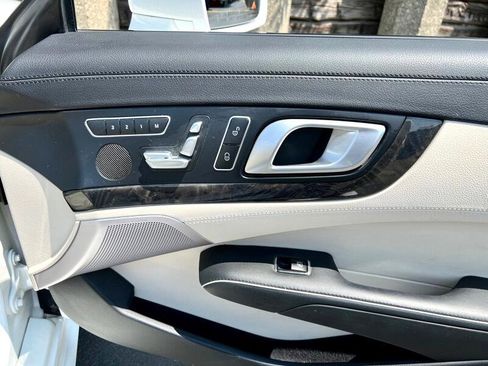 Used 2017 Mercedes-Benz SL 550 image 26
