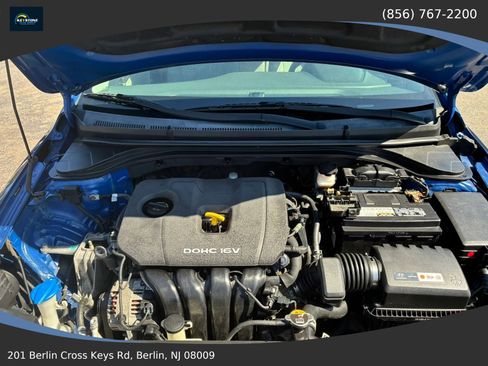 Used 2017 Hyundai Elantra SE image 16