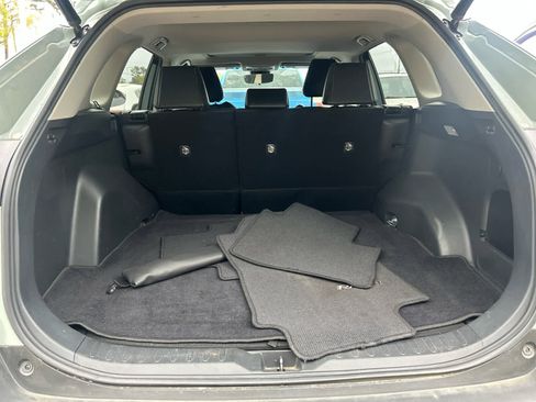 Used 2021 Toyota RAV4 XLE Premium image 9