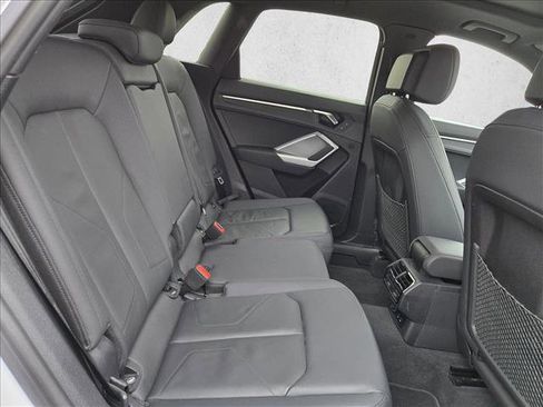 Used 2025 Audi Q3 2.0T Premium image 16