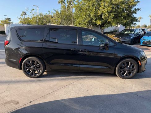 Used 2019 Chrysler Pacifica Touring Plus w/ S Appearance Package image 6