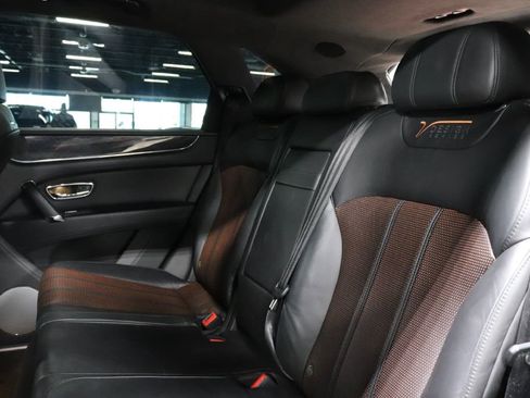 Used 2020 Bentley Bentayga Design Series AWD/4WD image 21