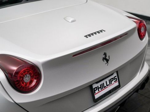 Used 2016 Ferrari California T image 25