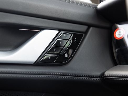 Used 2020 Porsche Taycan 4S image 19