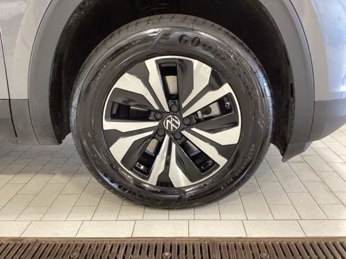 Used 2024 Volkswagen Atlas Cross Sport SE AWD/4WD image 25