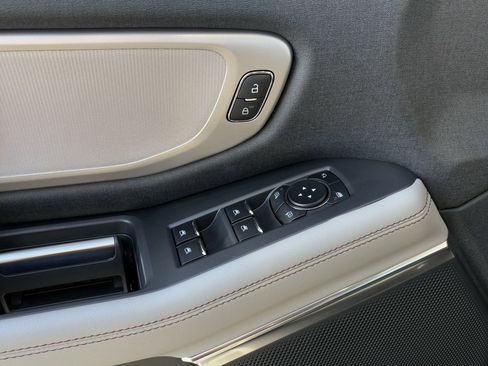 New 2025 Ford Expedition Active image 51