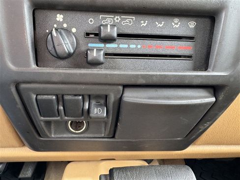 Used 1998 Jeep Wrangler Sahara AWD/4WD image 17