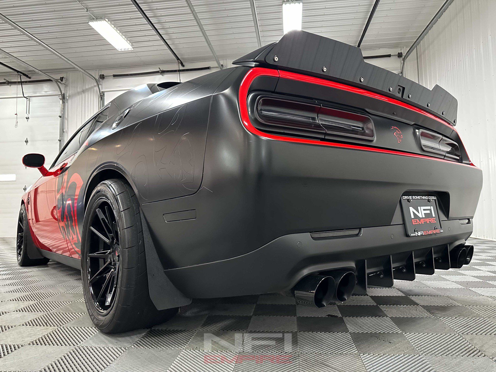 Used 2016 Dodge Challenger SRT Hellcat RWD image 21