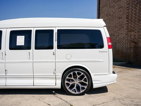 Used 2012 GMC Savana 1500 RWD image 10