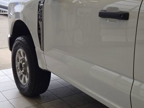 Used 2024 Ford F250 XLT w/ FX4 Off-Road Package image 15