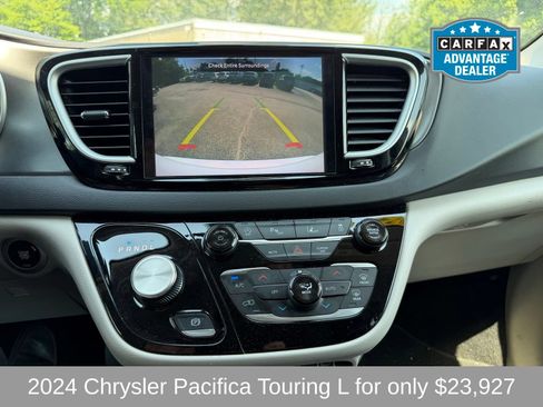 Used 2024 Chrysler Pacifica Touring-L FWD image 15