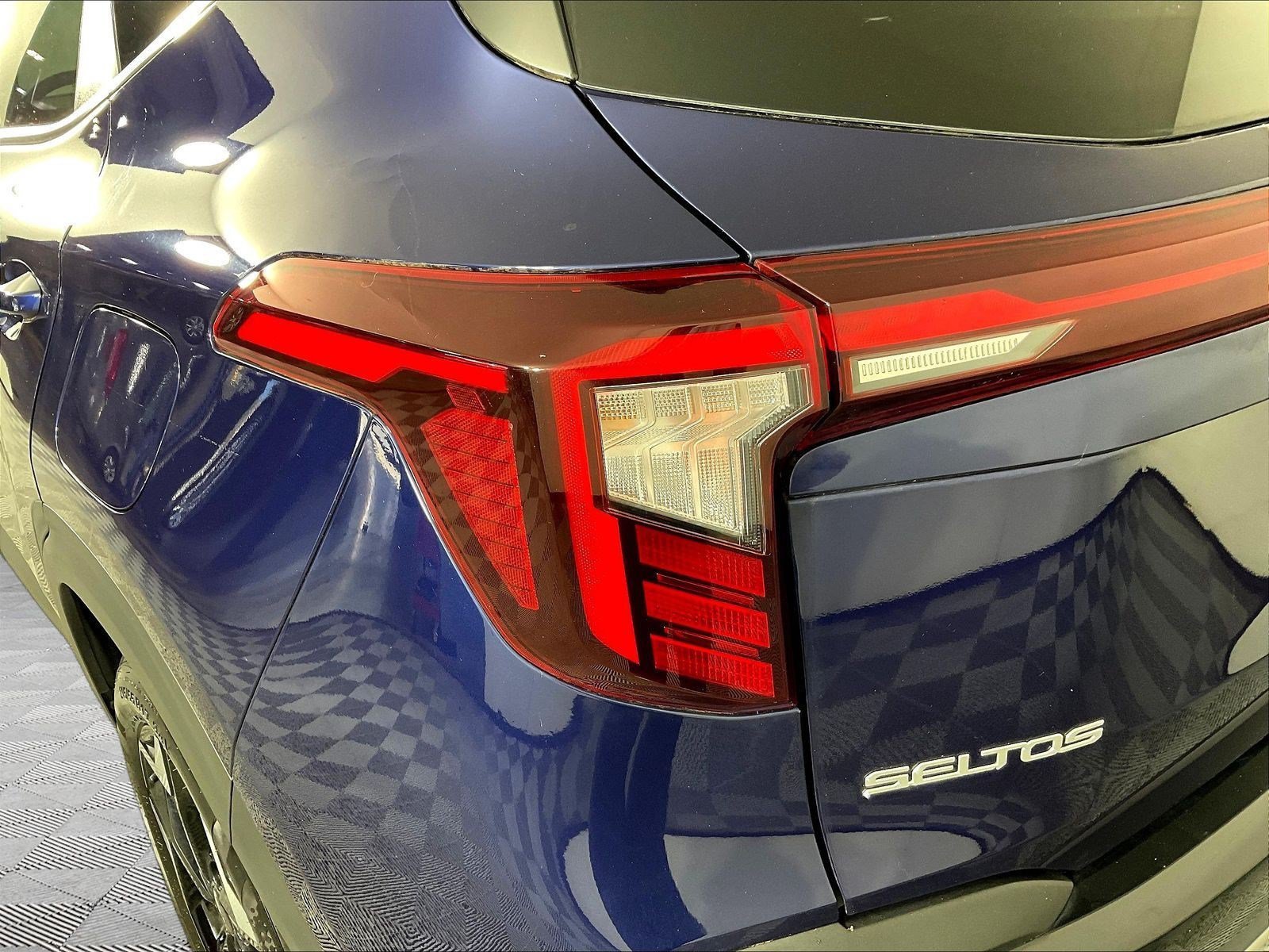 Used 2024 Kia Seltos EX FWD image 23