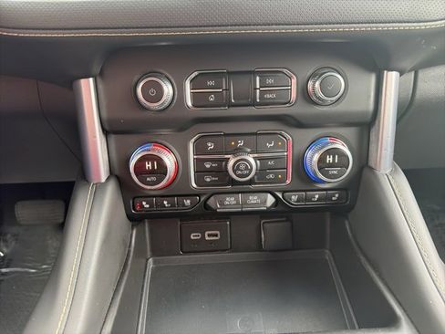 Used 2024 GMC Yukon SLT image 27