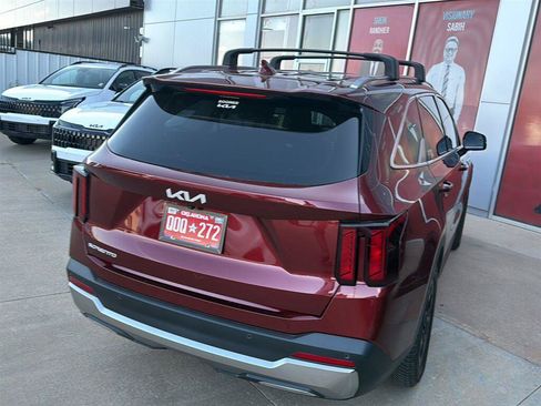 Used 2024 Kia Sorento S FWD image 9