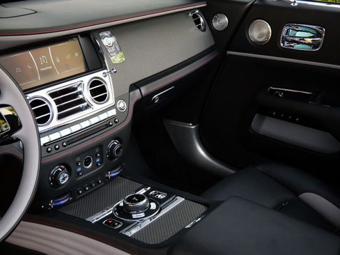 Certified 2021 Rolls-Royce Dawn RWD image 30