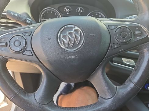 Used 2018 Buick Enclave Premium w/ Experience Buick Package FWD image 19