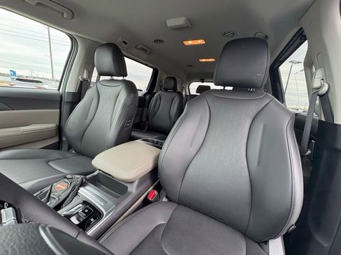 New 2026 Kia Carnival EX image 23
