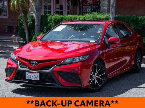 Used 2022 Toyota Camry SE w/ Convenience Package FWD image 4