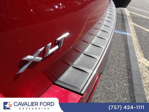 Used 2022 Ford Explorer XLT w/ Equipment Group 202A RWD image 7