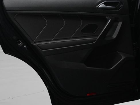 Used 2023 Volkswagen Tiguan SE R-Line image 14