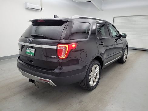 Used 2017 Ford Explorer XLT w/ Equipment Group 201A AWD/4WD image 9