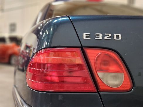 Used 1998 Mercedes-Benz E 320 Sedan image 18